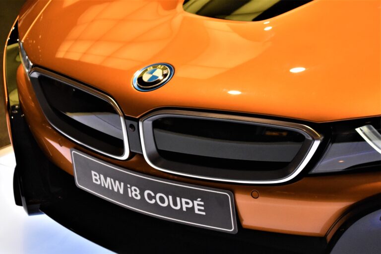 Front grille and badge of an orange BMW i8 Coupe