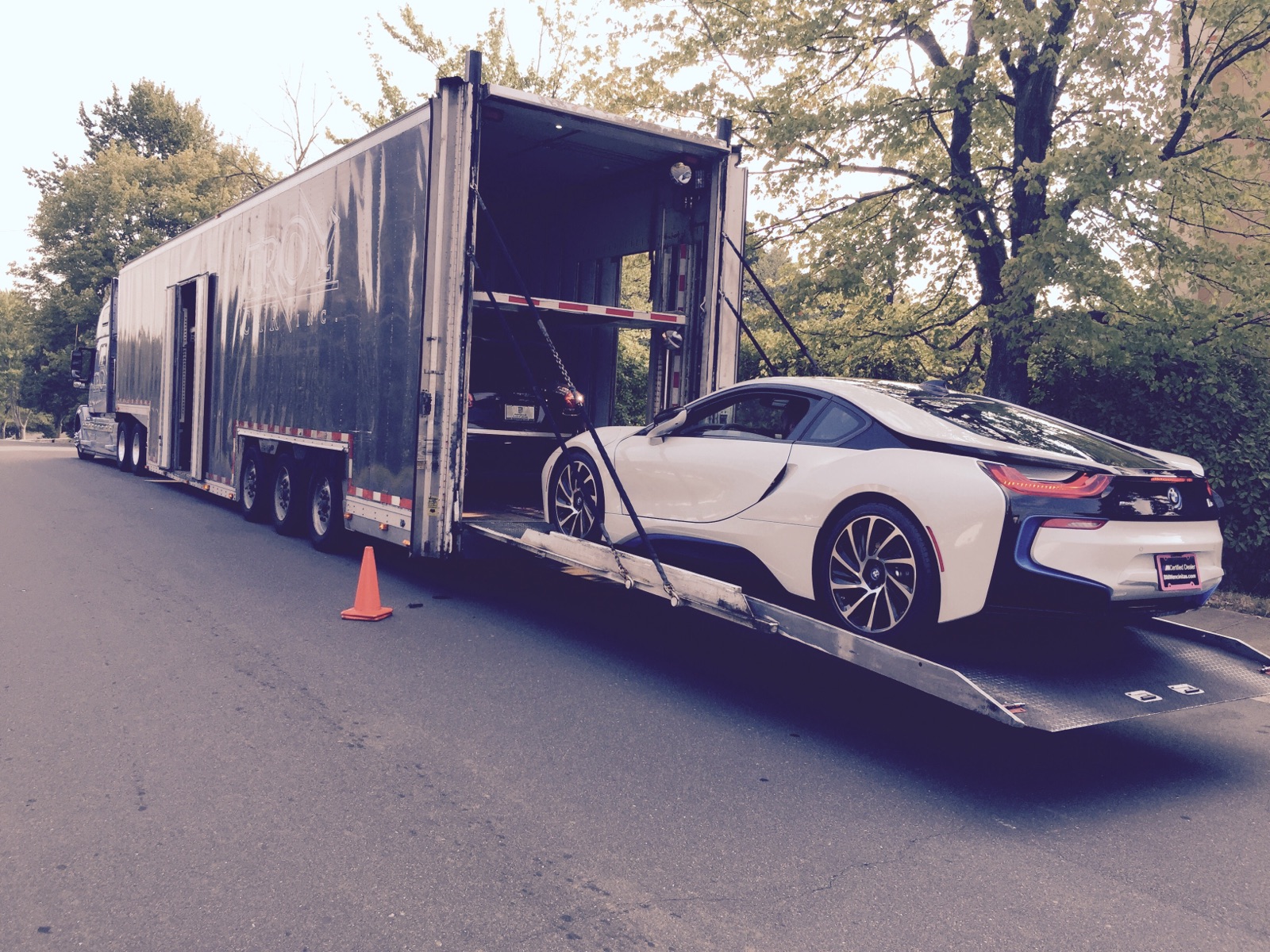 Enclosed auto transport trailer for high-value vehicles in Florida